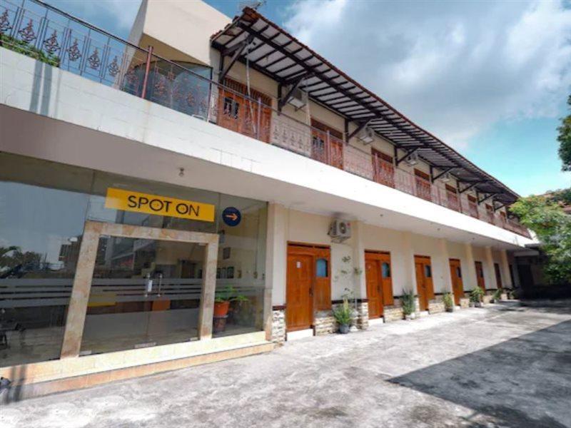 Spot On 2011 Hotel Mekar Sari Surakarta  Екстер'єр фото