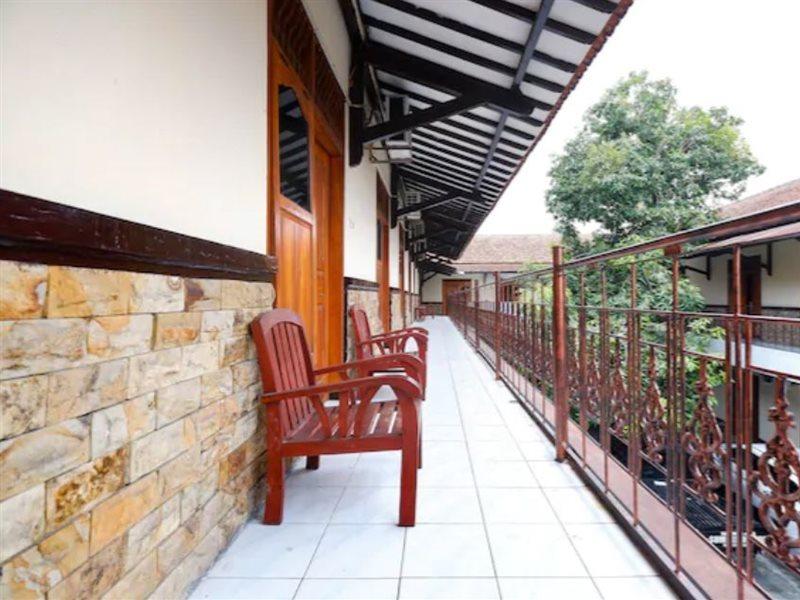 Spot On 2011 Hotel Mekar Sari Surakarta  Екстер'єр фото