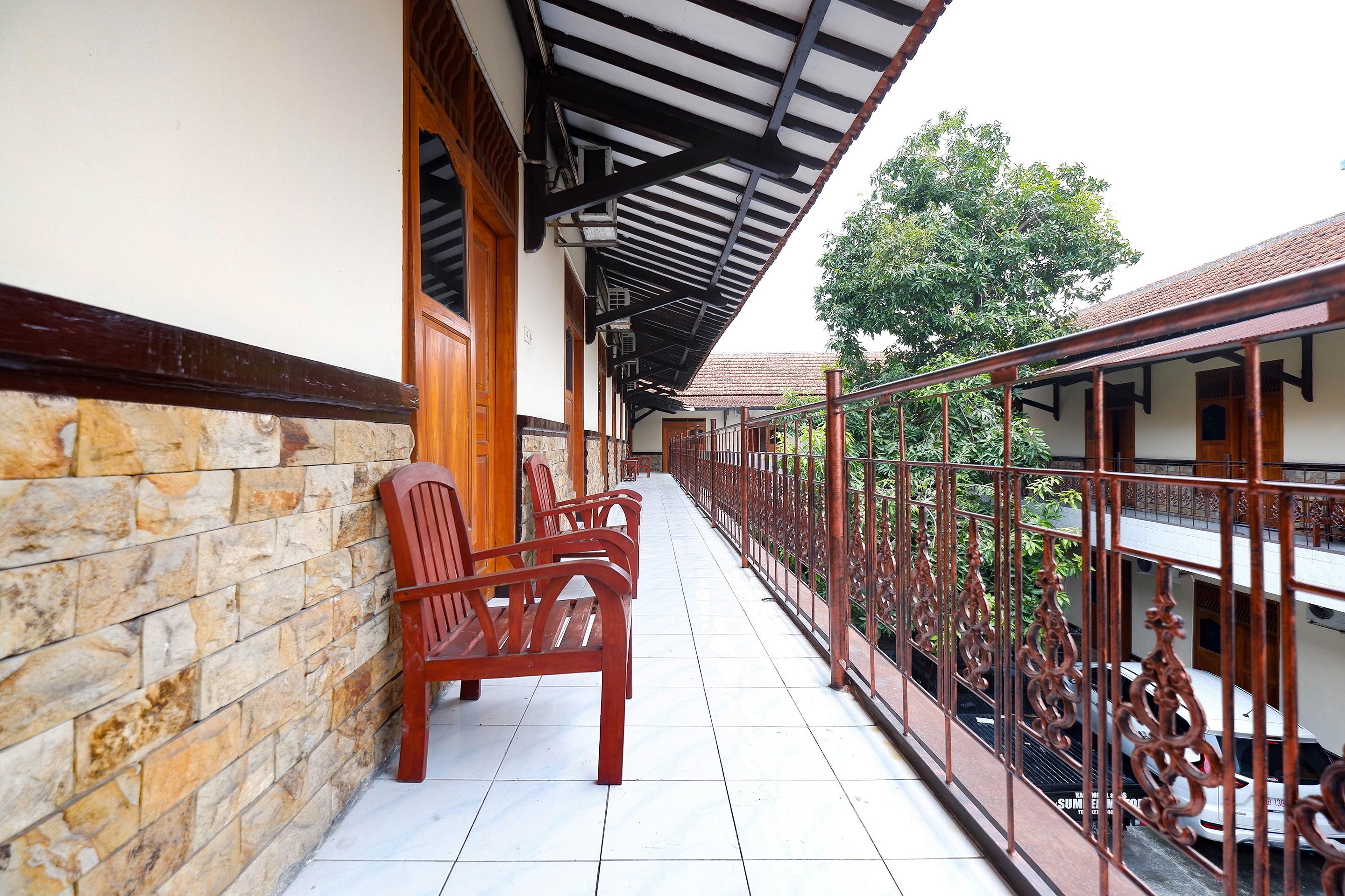 Spot On 2011 Hotel Mekar Sari Surakarta  Екстер'єр фото